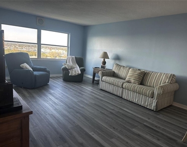 4725 Cove Circle - Photo Thumbnail 6