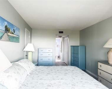 4725 Cove Circle - Photo Thumbnail 8