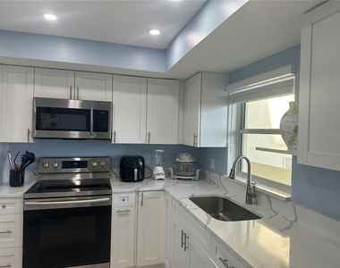 4725 Cove Circle - Photo Thumbnail 1