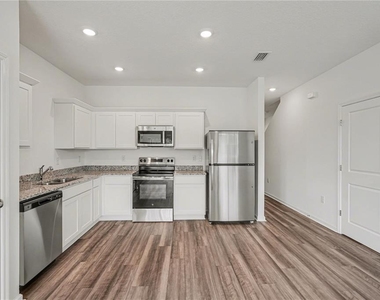 11890 Sylvia Street - Photo Thumbnail 6