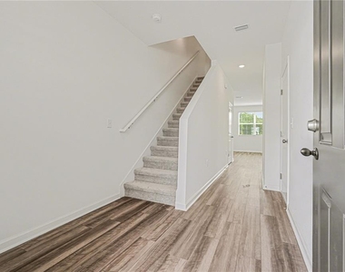 11890 Sylvia Street - Photo Thumbnail 4
