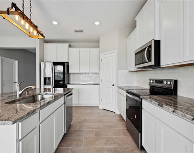 2560 Warren Acres Boulevard - Photo Thumbnail 8