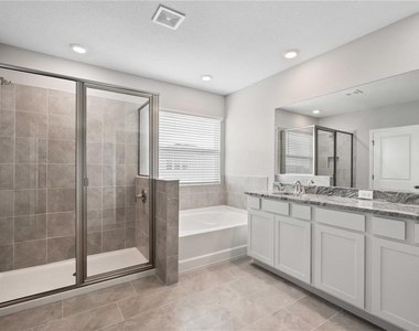 2560 Warren Acres Boulevard - Photo Thumbnail 20