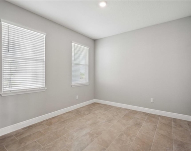 2560 Warren Acres Boulevard - Photo Thumbnail 11