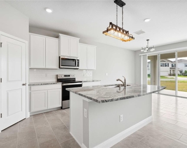 2560 Warren Acres Boulevard - Photo Thumbnail 2