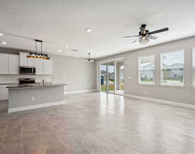 2560 Warren Acres Boulevard - Photo Thumbnail 4