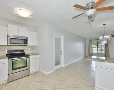 207 Islip Way - Photo Thumbnail 8