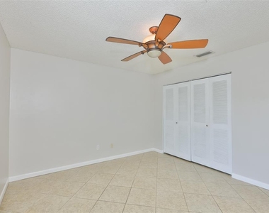 207 Islip Way - Photo Thumbnail 17