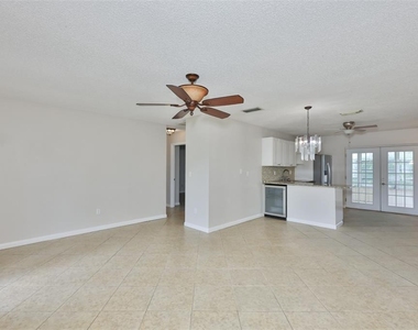 207 Islip Way - Photo Thumbnail 31