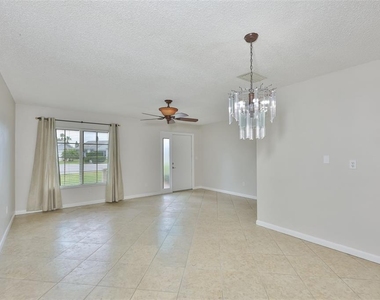 207 Islip Way - Photo Thumbnail 2