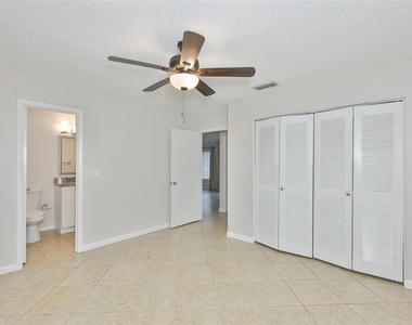 207 Islip Way - Photo Thumbnail 9