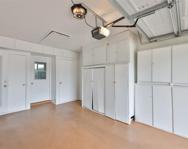 207 Islip Way - Photo Thumbnail 20