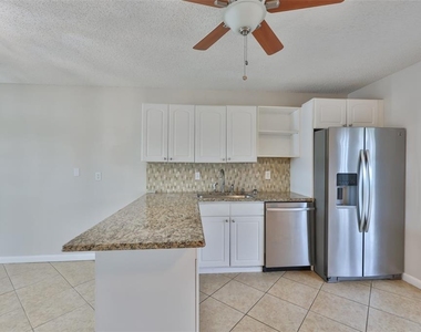 207 Islip Way - Photo Thumbnail 4