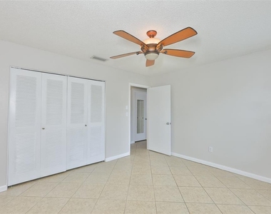 207 Islip Way - Photo Thumbnail 16