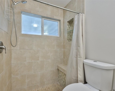 207 Islip Way - Photo Thumbnail 14