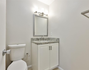 207 Islip Way - Photo Thumbnail 13