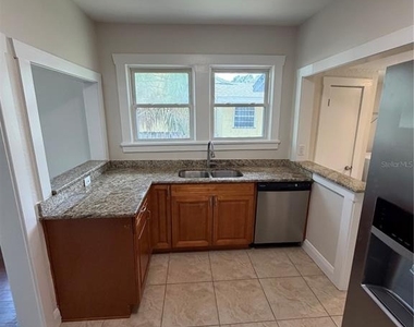 919 W Plymouth Street - Photo Thumbnail 4
