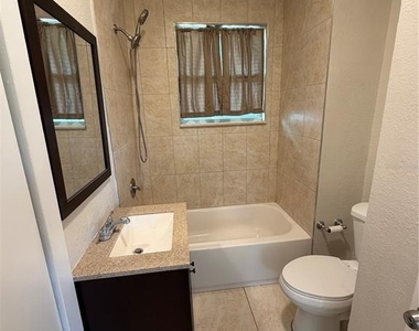 919 W Plymouth Street - Photo Thumbnail 7
