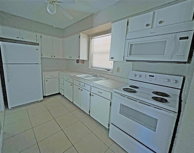 4514 Cynthia Lane - Photo Thumbnail 7
