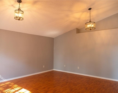 1851 Falling Star Lane - Photo Thumbnail 4