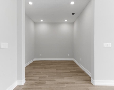 4989 San Martino Drive - Photo Thumbnail 8