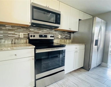 4016 Woodfern Drive - Photo Thumbnail 6