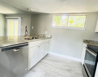 4016 Woodfern Drive - Photo Thumbnail 5
