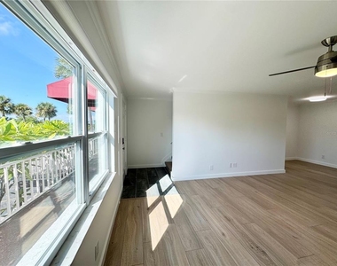 9205 Tudor Drive - Photo Thumbnail 5