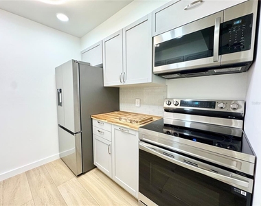9205 Tudor Drive - Photo Thumbnail 10