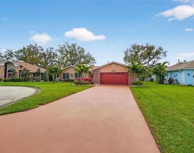 1700 Glen Lakes Boulevard N - Photo Thumbnail 1
