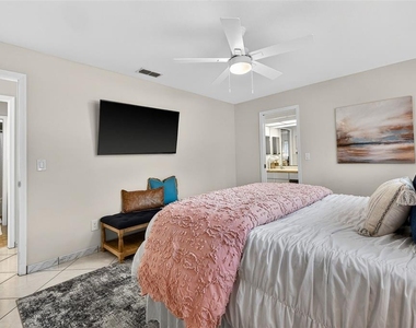 1700 Glen Lakes Boulevard N - Photo Thumbnail 24