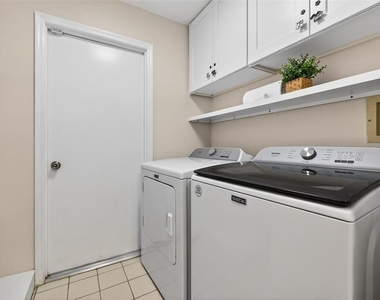 1700 Glen Lakes Boulevard N - Photo Thumbnail 18