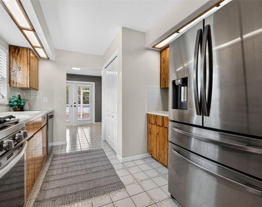 1700 Glen Lakes Boulevard N - Photo Thumbnail 20