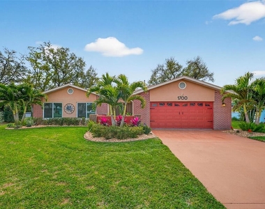 1700 Glen Lakes Boulevard N - Photo Thumbnail 5