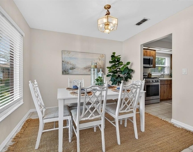 1700 Glen Lakes Boulevard N - Photo Thumbnail 12