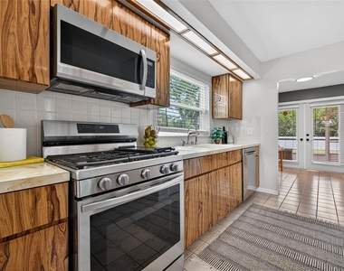 1700 Glen Lakes Boulevard N - Photo Thumbnail 27