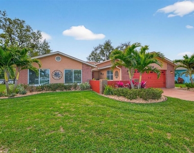 1700 Glen Lakes Boulevard N - Photo Thumbnail 4