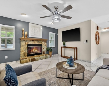 1700 Glen Lakes Boulevard N - Photo Thumbnail 16