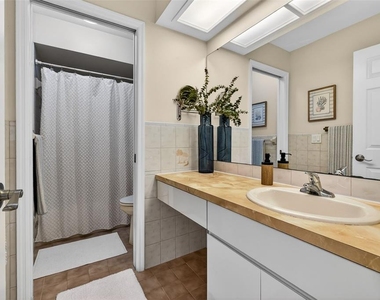 1700 Glen Lakes Boulevard N - Photo Thumbnail 19