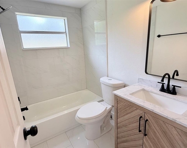 8512 Longboat Lane - Photo Thumbnail 20