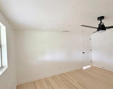 8512 Longboat Lane - Photo Thumbnail 11