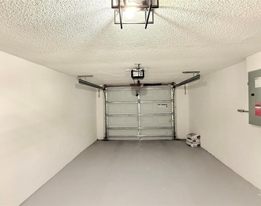 8512 Longboat Lane - Photo Thumbnail 34