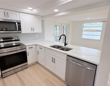 8512 Longboat Lane - Photo Thumbnail 8