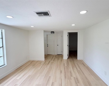 8512 Longboat Lane - Photo Thumbnail 3
