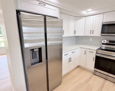 8512 Longboat Lane - Photo Thumbnail 7