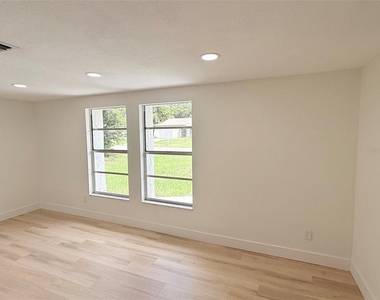 8512 Longboat Lane - Photo Thumbnail 2