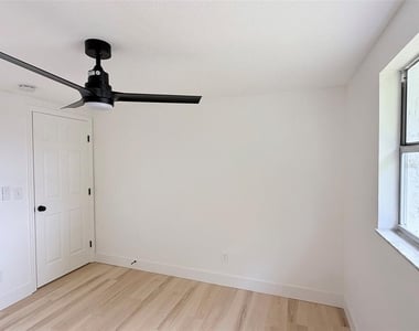 8512 Longboat Lane - Photo Thumbnail 25