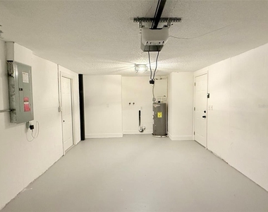 8512 Longboat Lane - Photo Thumbnail 35