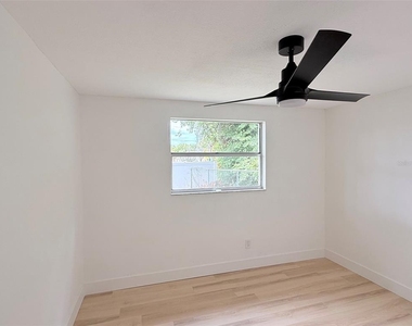 8512 Longboat Lane - Photo Thumbnail 23
