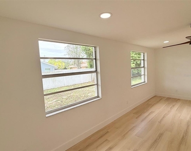 8512 Longboat Lane - Photo Thumbnail 30